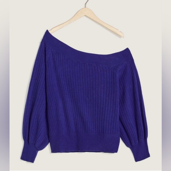 Asymmetrical Off Shoulder Sweater - Picture 4 of 4